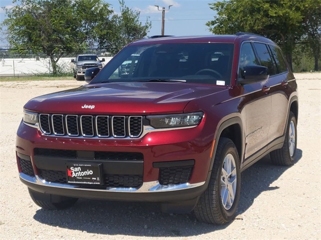 2025 Jeep Cherokee Laredo photo 2