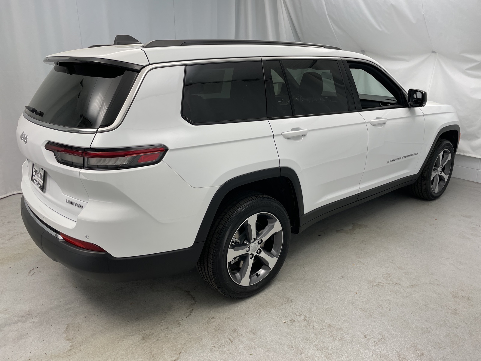 2025 Jeep Grand Cherokee Limited photo 2