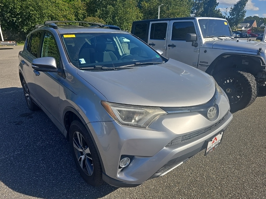 2017 Toyota RAV4 XLE photo 3