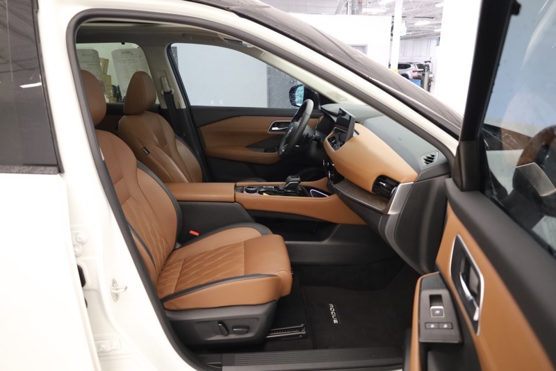 2024 Nissan Rogue Platinum photo 30