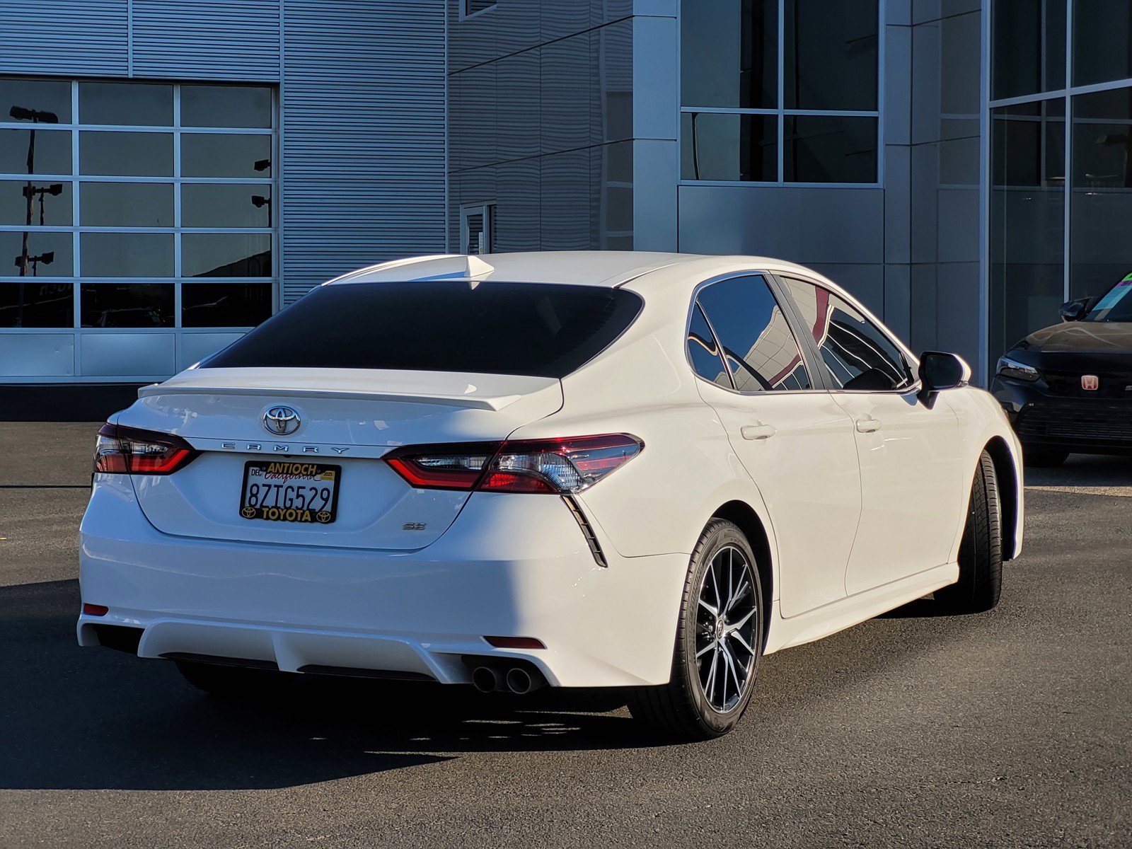 2022 Toyota Camry SE photo 4