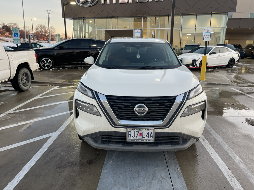 2021 Nissan Rogue SV photo 2