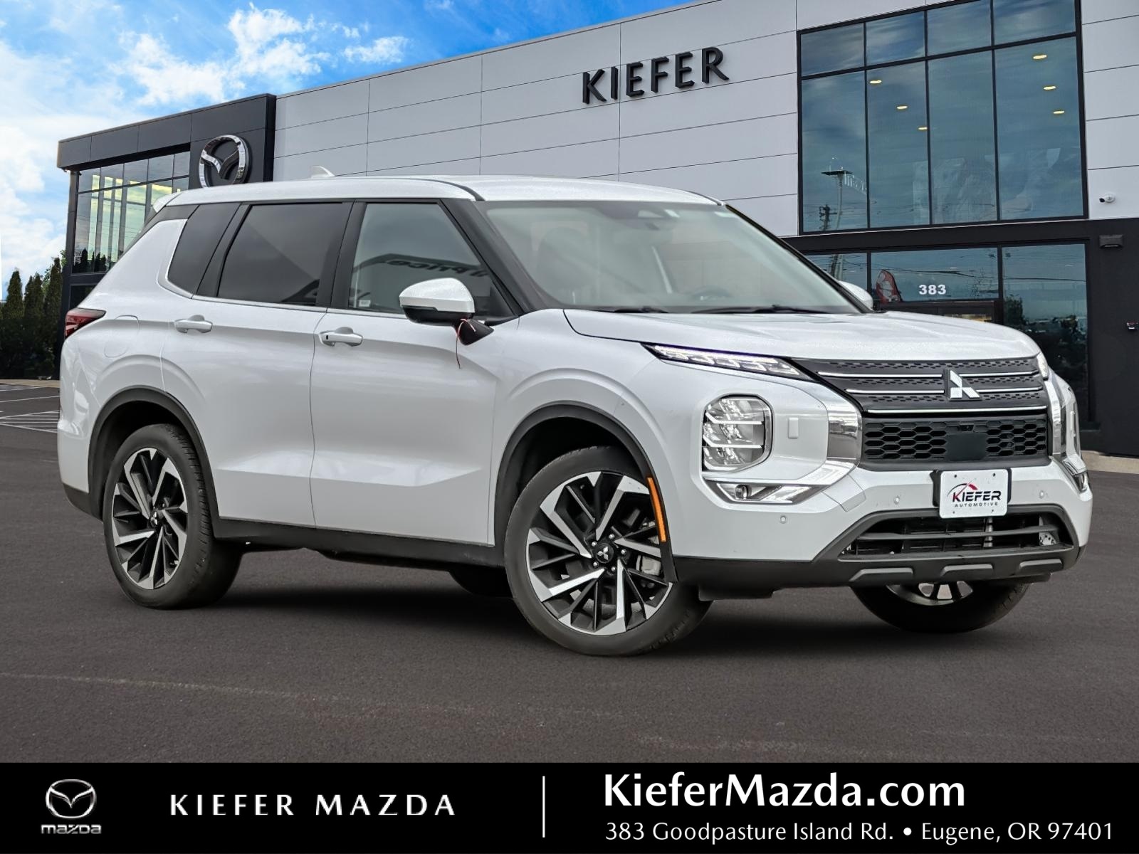 2024 Mitsubishi Outlander SE's photo