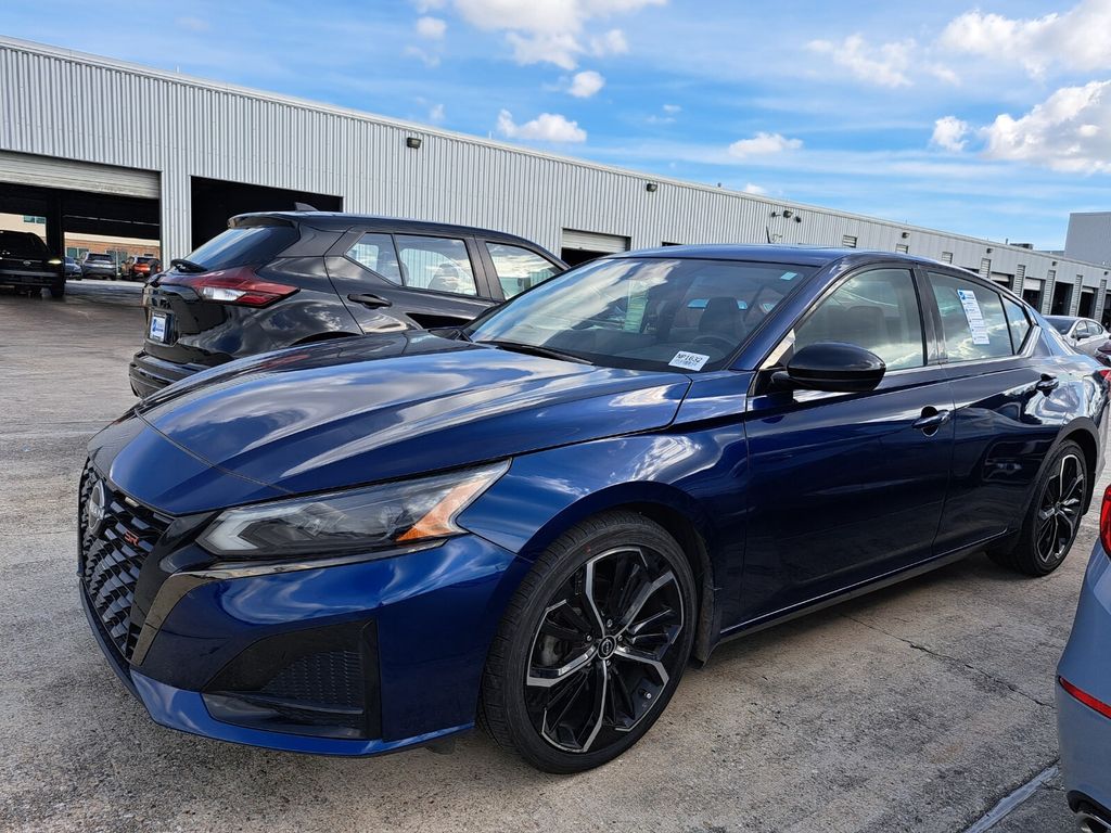 2023 Nissan Altima SR