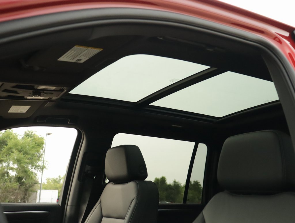 2025 Chevrolet Suburban LT photo 24