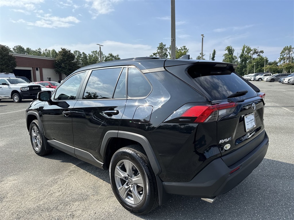2024 Toyota RAV4 XLE photo 4