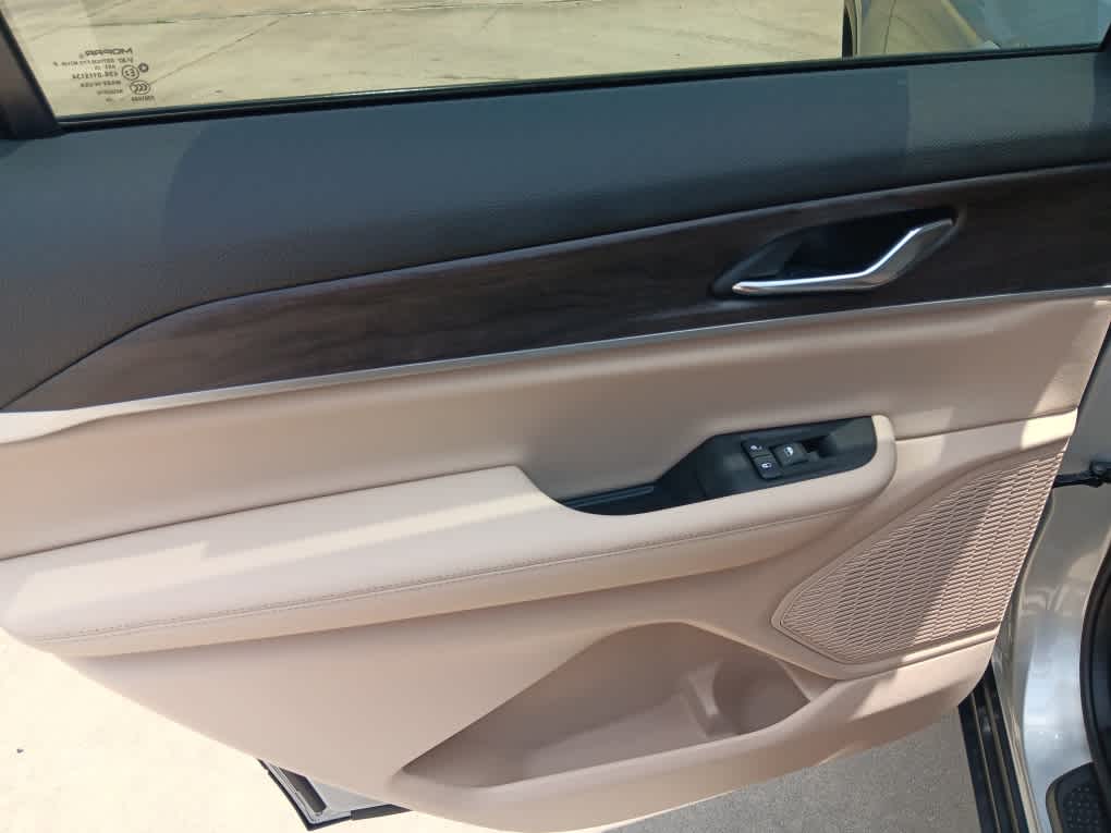 2025 Jeep Grand Cherokee Limited photo 9