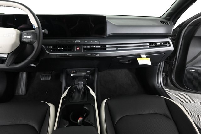 2025 Kia K4 GT-Line photo 12
