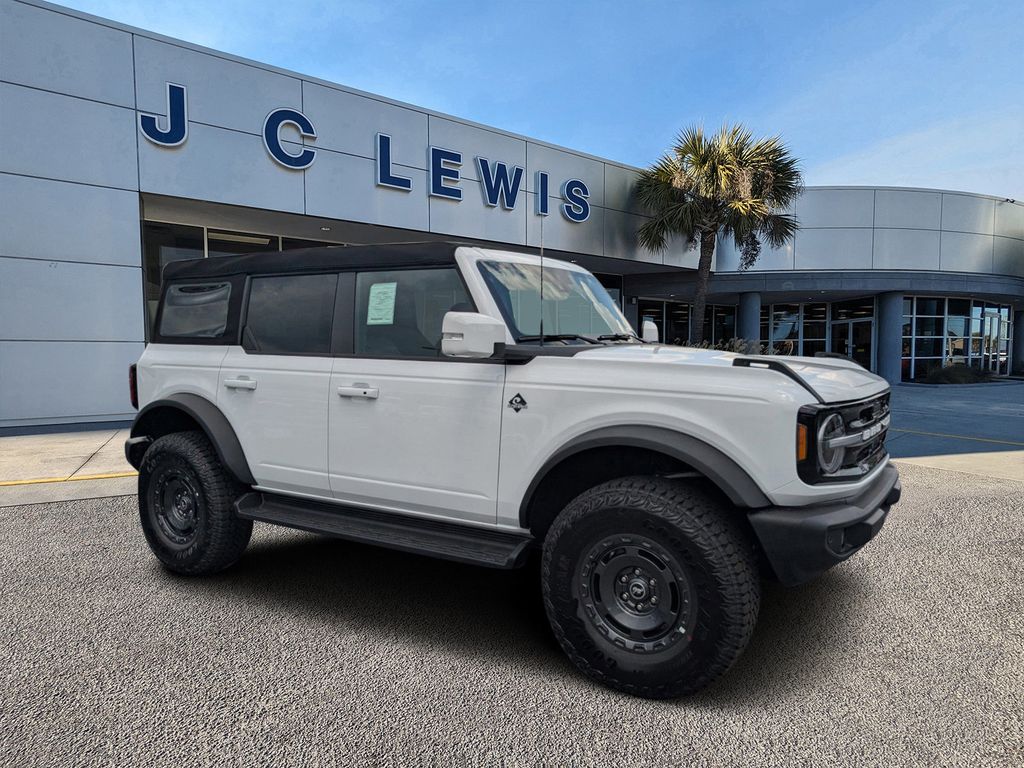 2025 Ford Bronco 4-Door Outer Banks's photo