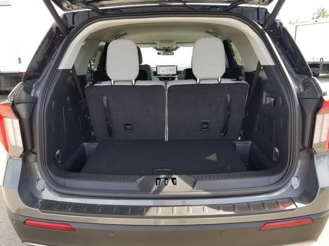 2025 Ford Explorer photo 12