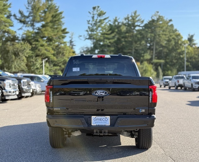 2025 Ford F-150 Lightning photo 3