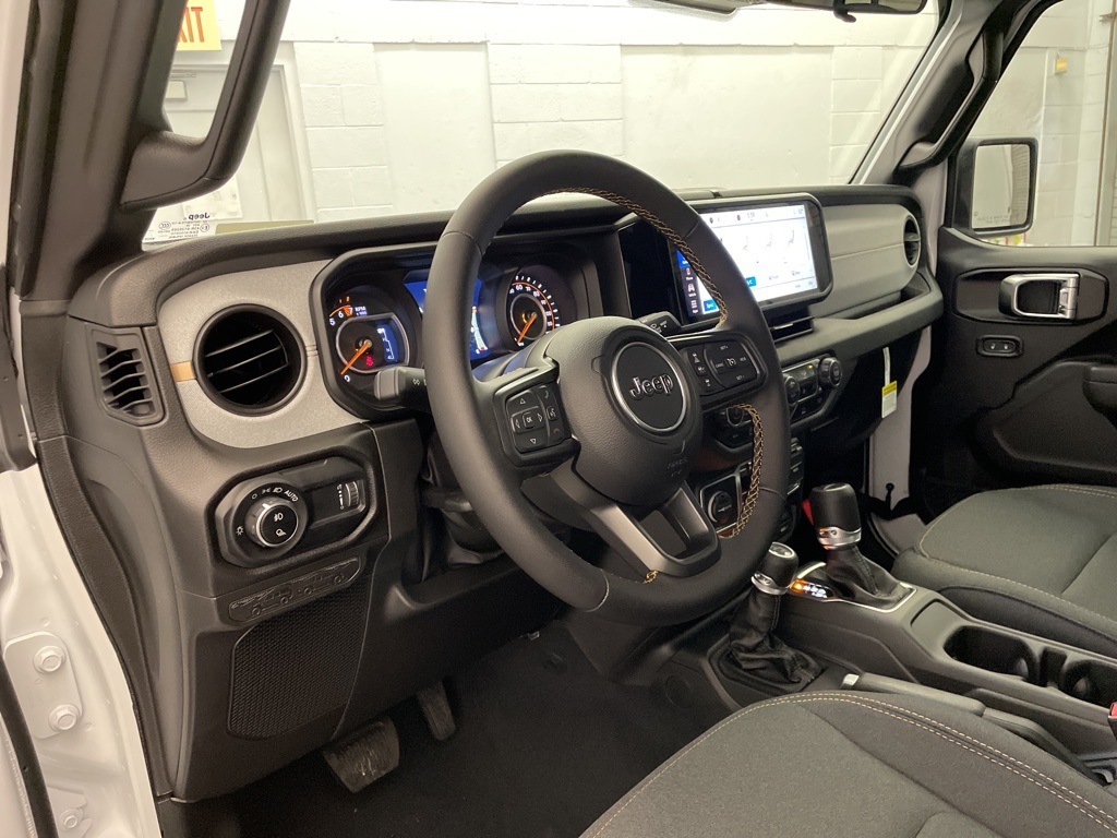 2025 Jeep Gladiator Willys photo 11
