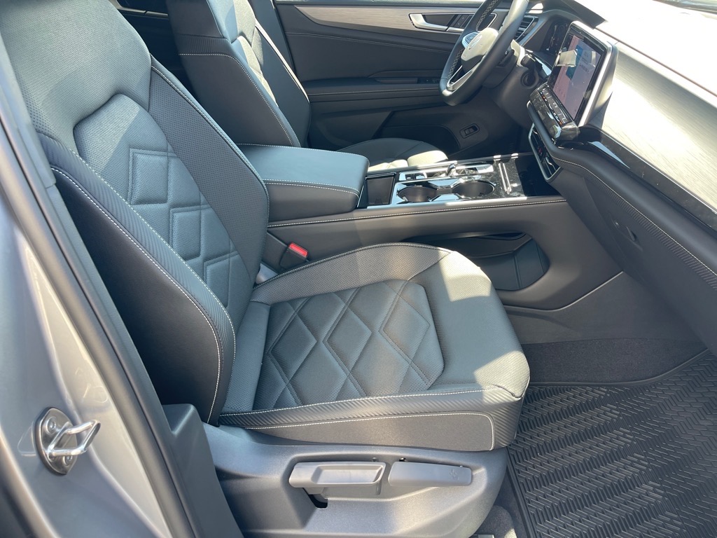 2026 Volkswagen Atlas Cross Sport SE photo 18