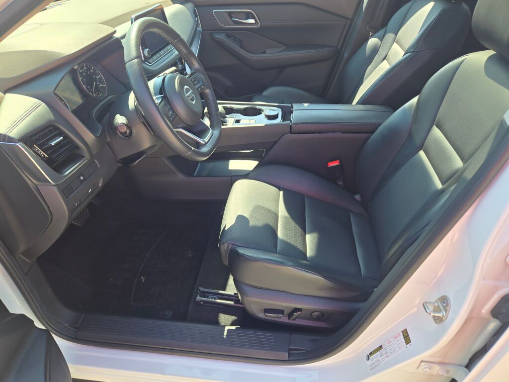 2021 Nissan Rogue SV photo 20
