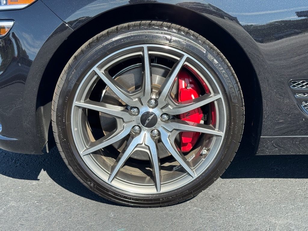 2025 Genesis G70 2.5T photo 9