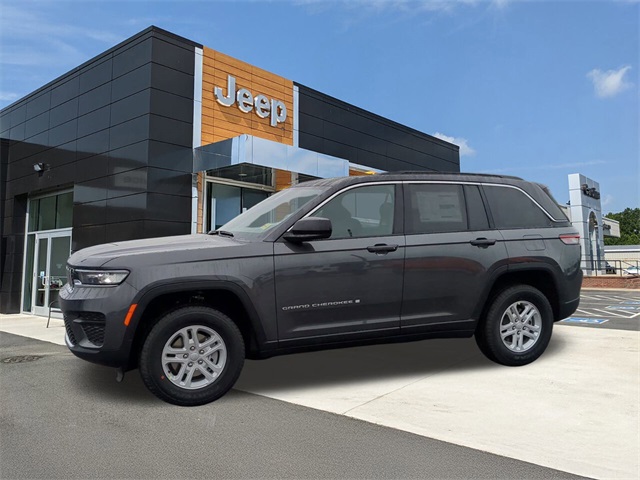 2025 Jeep Grand Cherokee Laredo photo 4