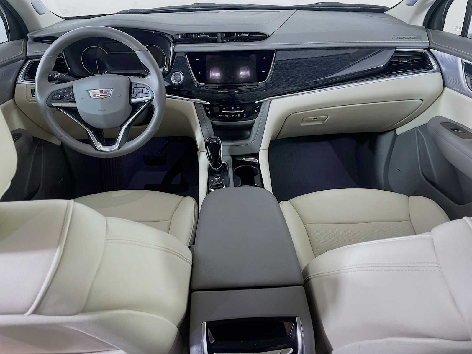 2025 Cadillac XT6 Premium Luxury photo 3