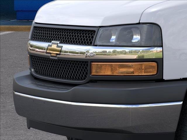 2025 Chevrolet Express Cutaway 3500 photo 5