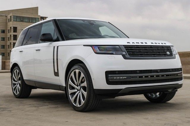 2025 Land Rover Range Rover SE photo 3