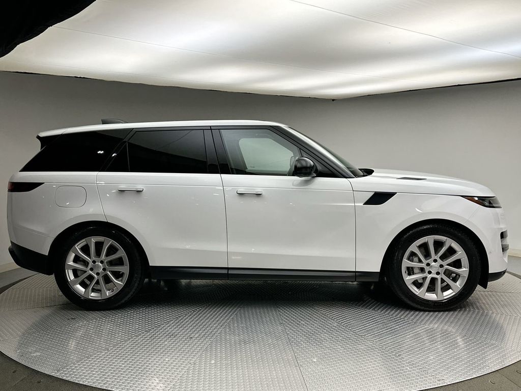 2024 Land Rover Range Rover Sport SE photo 4