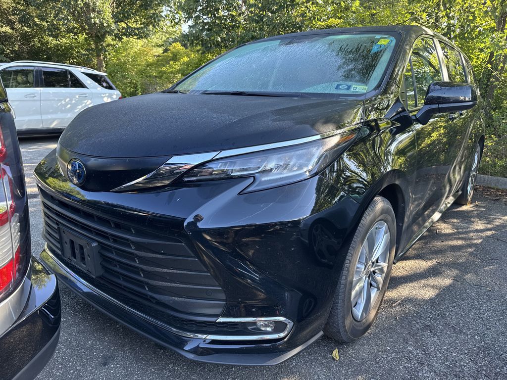 2022 Toyota Sienna XLE photo 7
