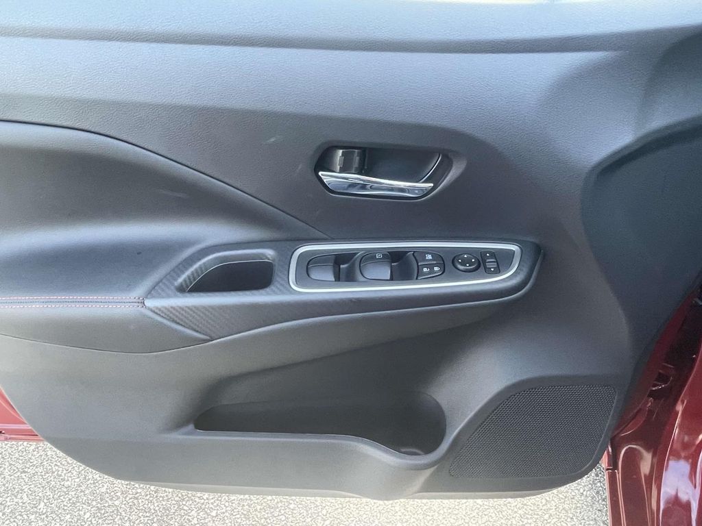 2025 Nissan Versa SR photo 14