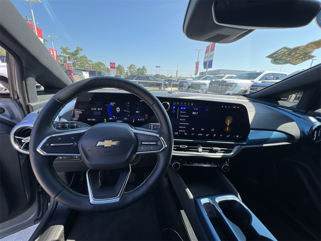 2024 Chevrolet Equinox EV 1LT photo 18