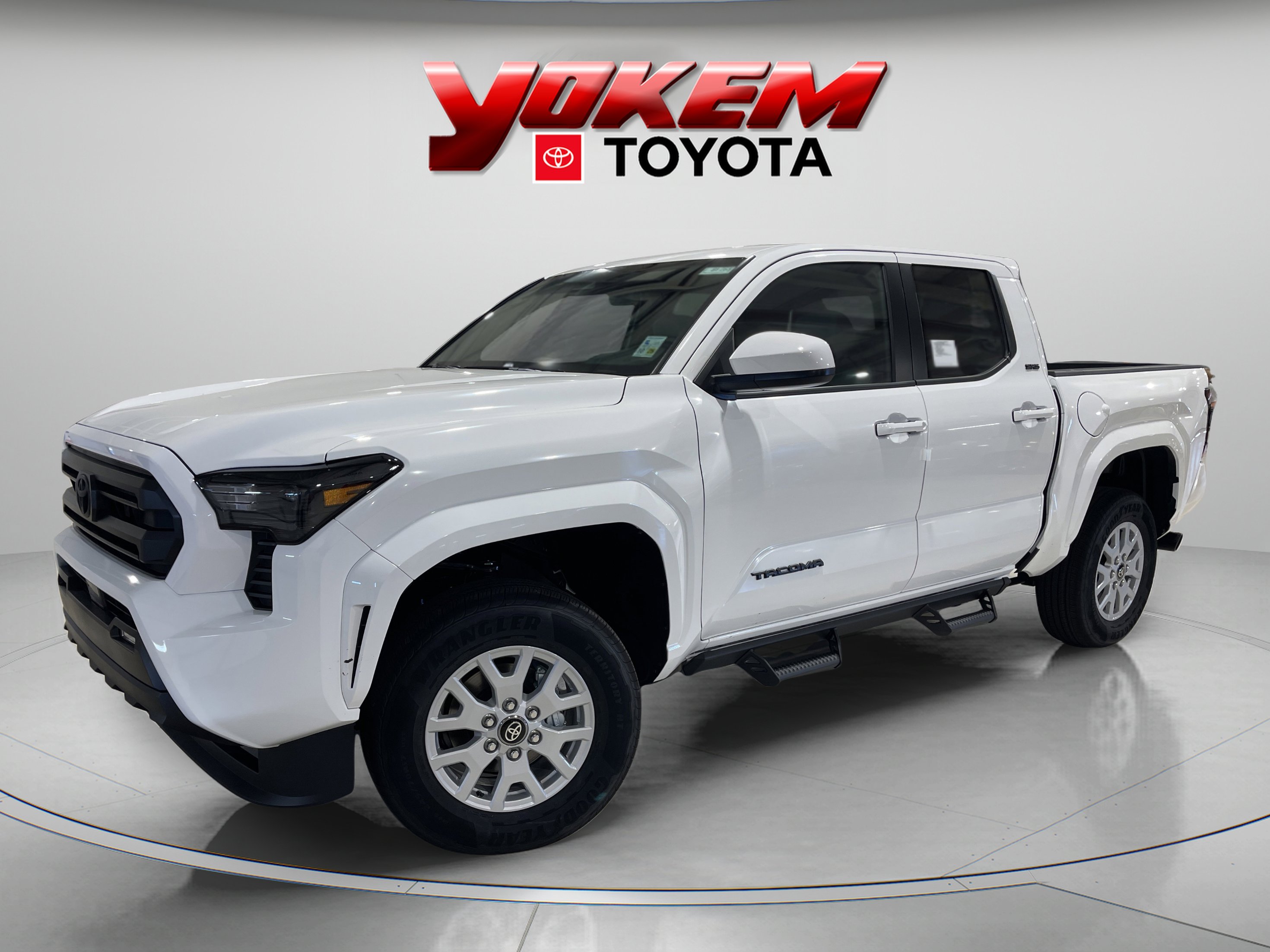 2025 Toyota Tacoma SR5's photo