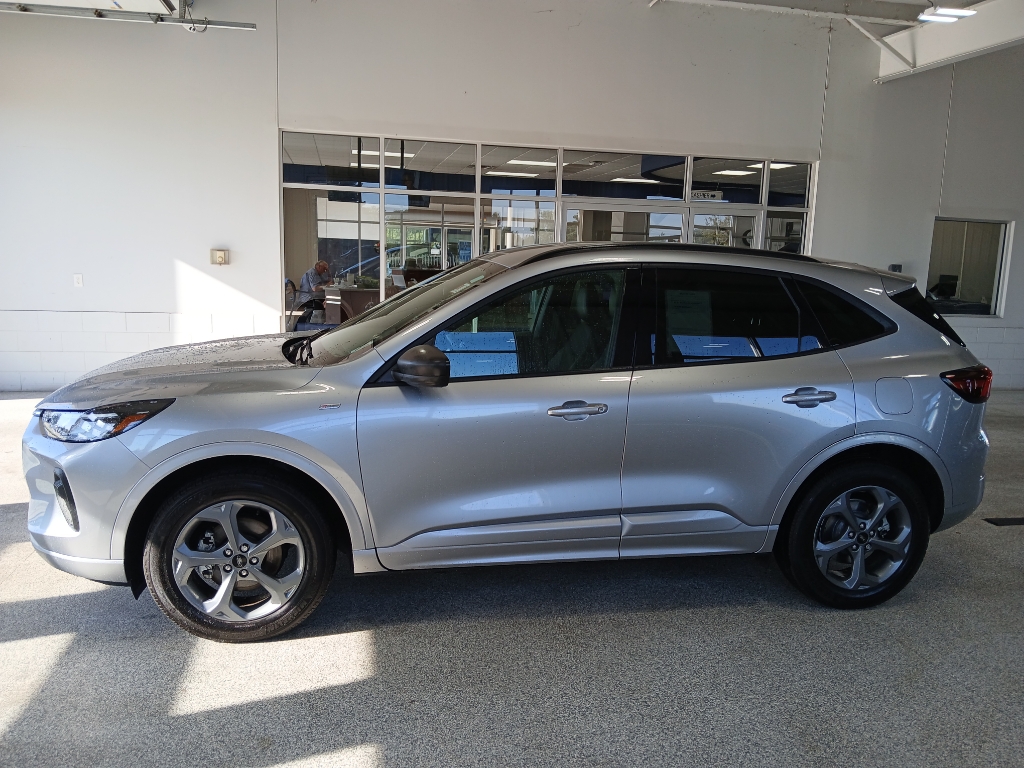 2023 Ford Escape ST-Line photo 5