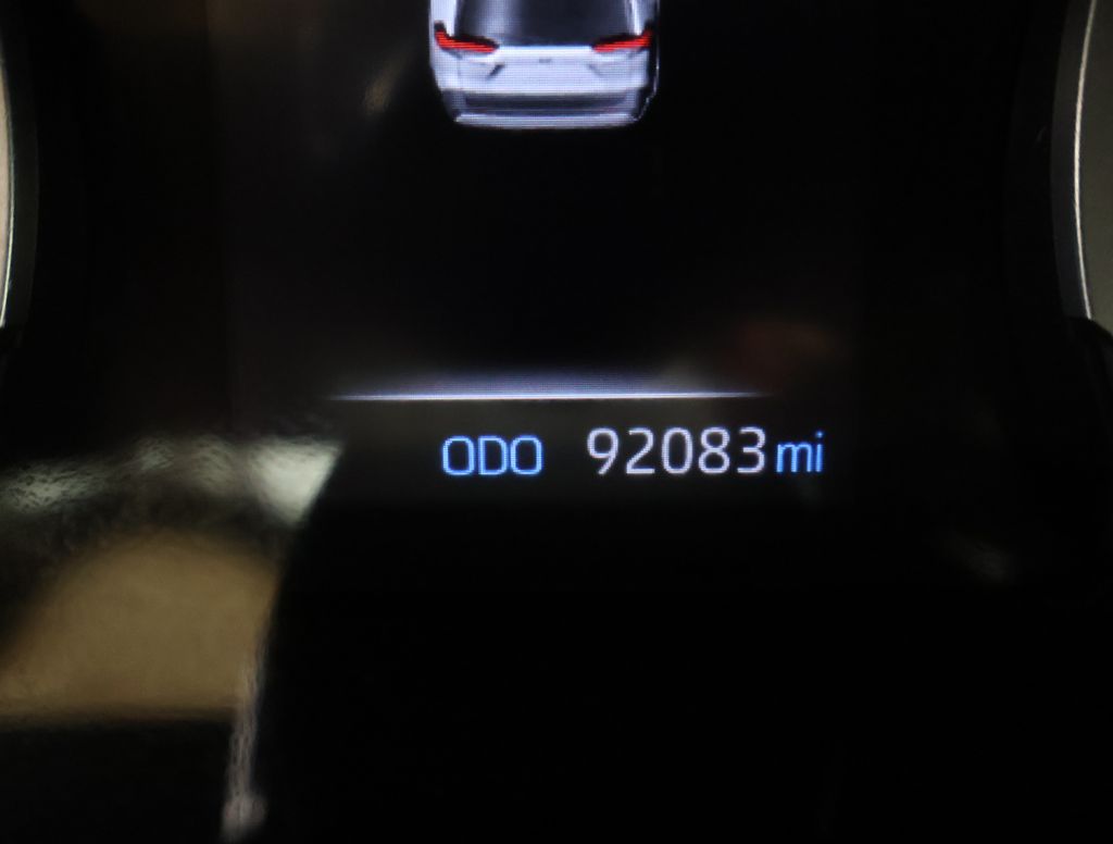 2021 Toyota RAV4 LE photo 8