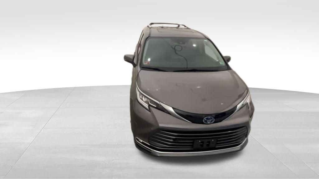 2022 Toyota Sienna Limited photo 8