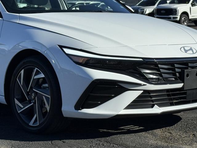 2025 Hyundai Elantra Limited photo 2