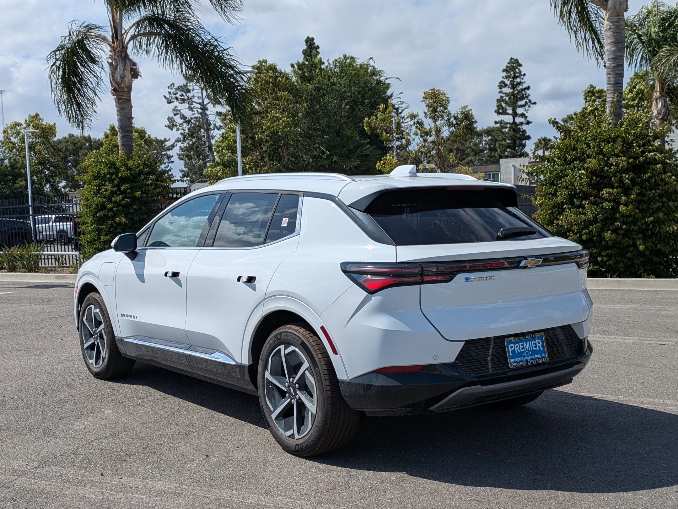 2025 Chevrolet Equinox EV 1LT photo 3