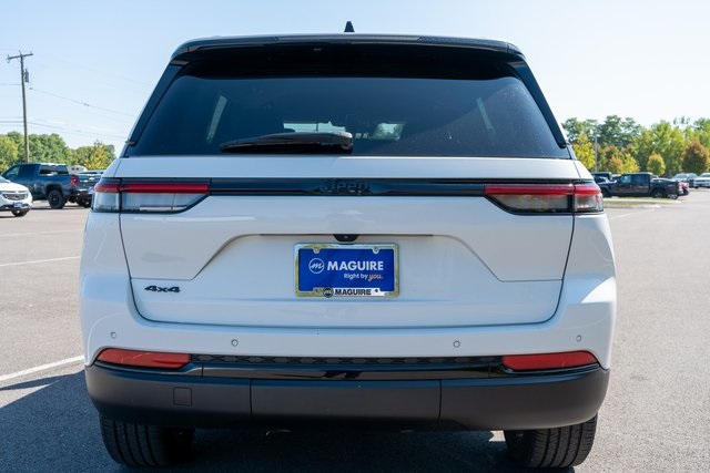 2023 Jeep Grand Cherokee Altitude photo 3