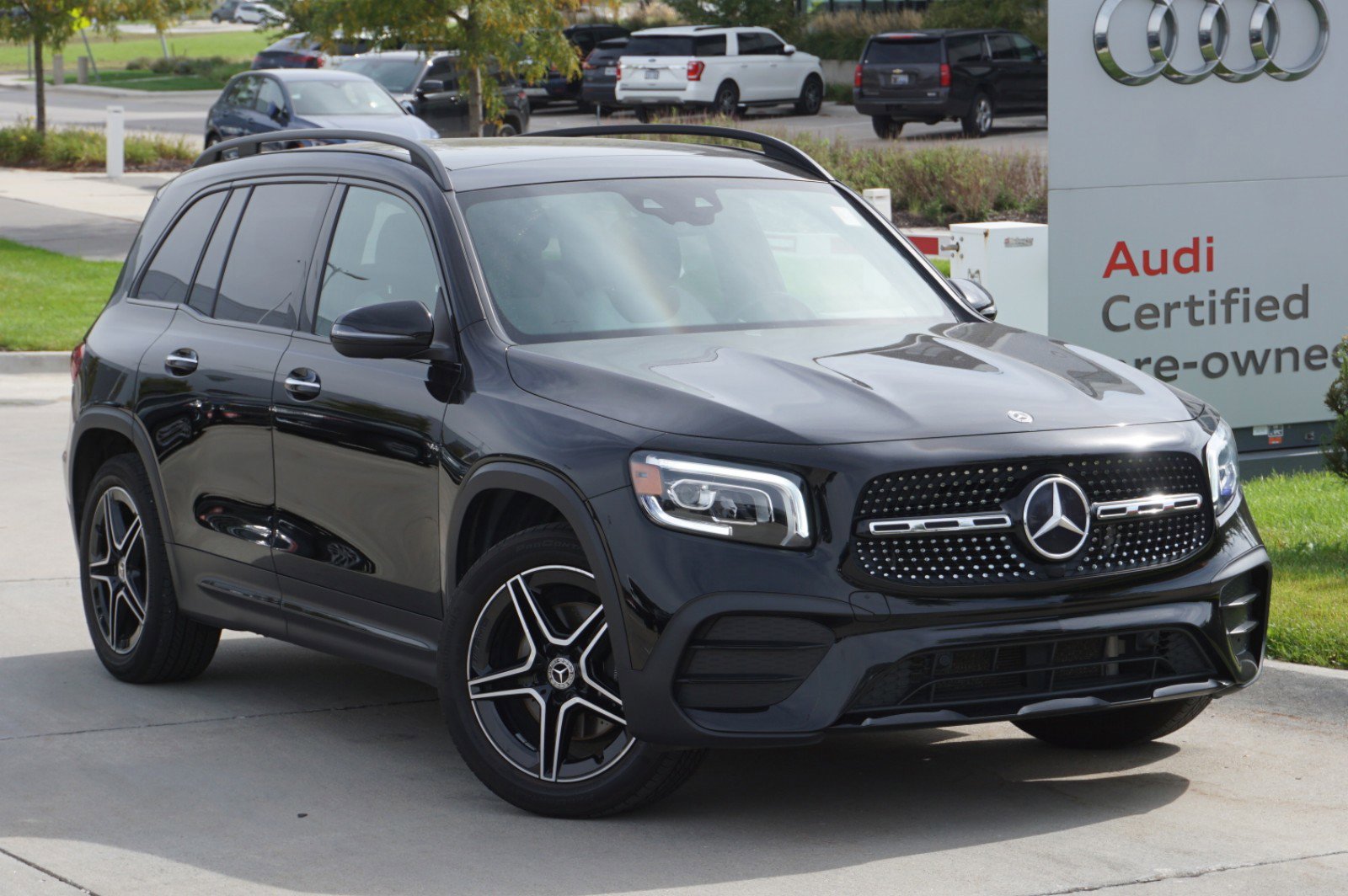2020 Mercedes Benz GLB 250 4MATIC photo 2