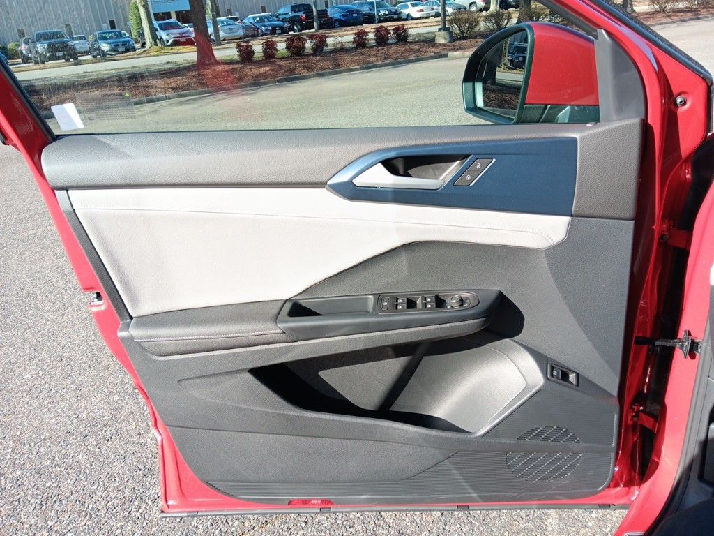 2024 Volkswagen Taos SE photo 10