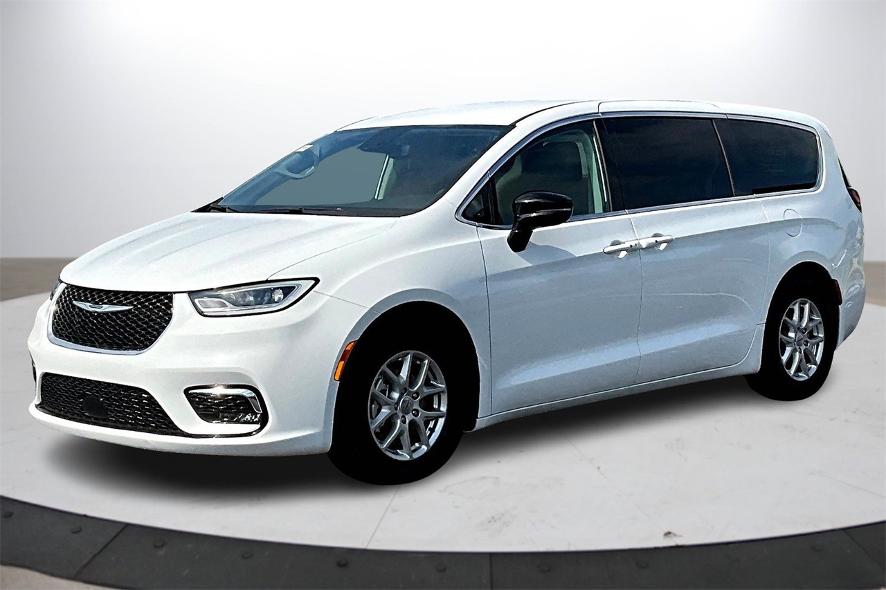 2024 Chrysler Pacifica Touring L photo 4