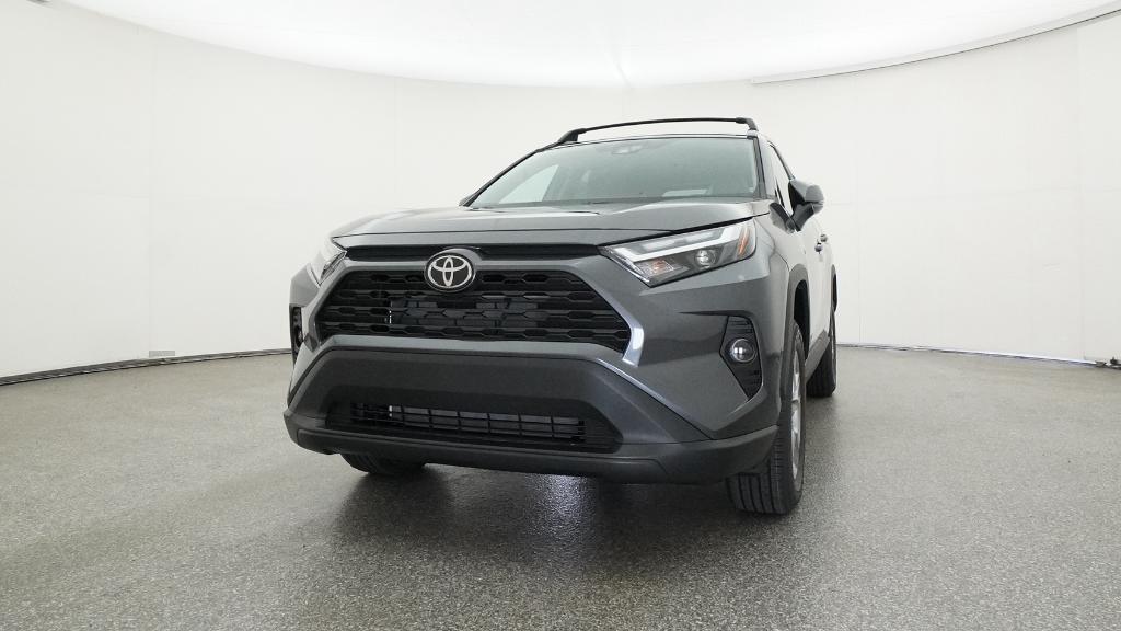 2025 Toyota RAV4 XLE photo 4