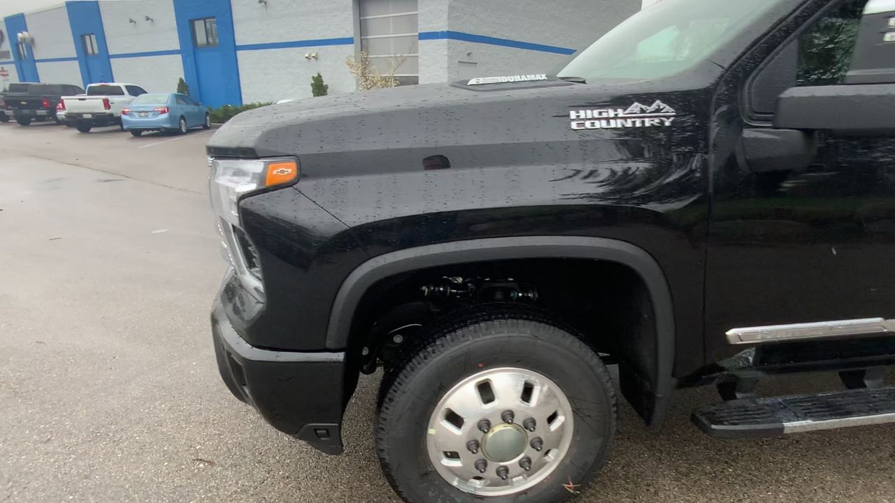 2025 Chevrolet Silverado 3500HD High Country photo 3