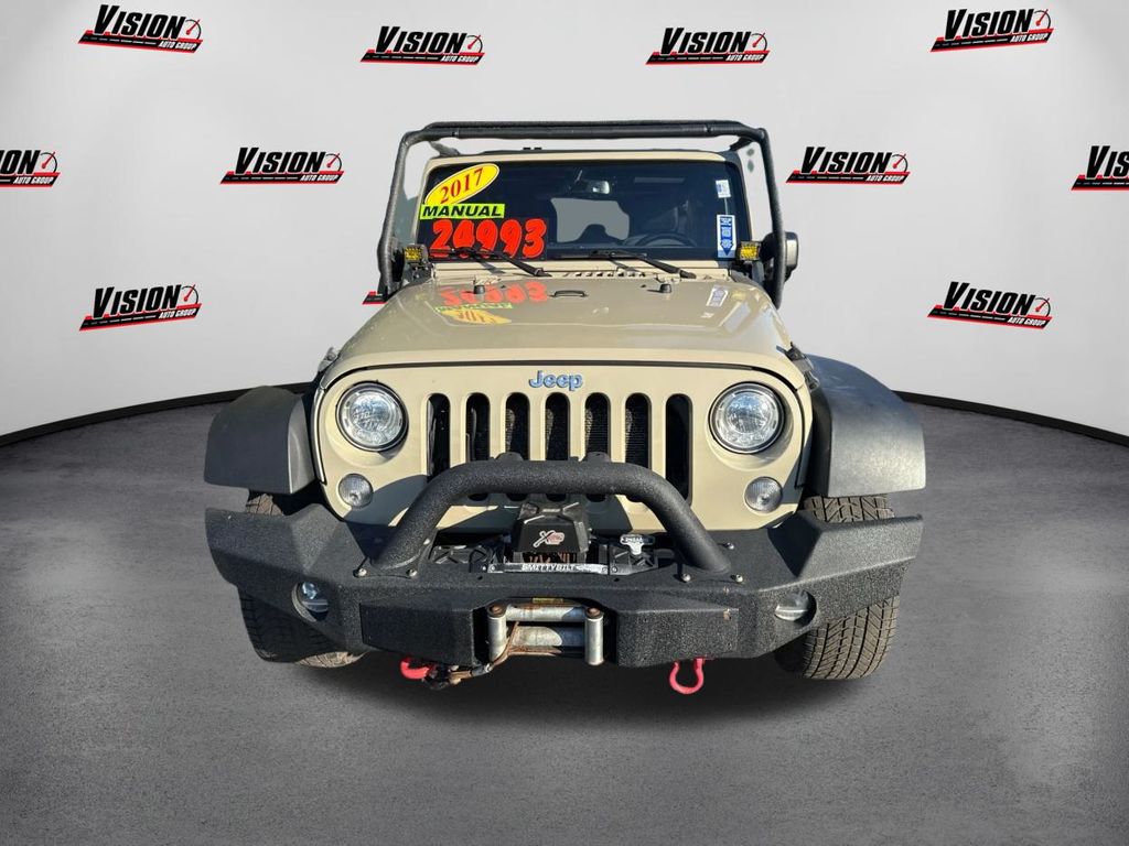 2017 Jeep Wrangler Unlimited Rubicon photo 2