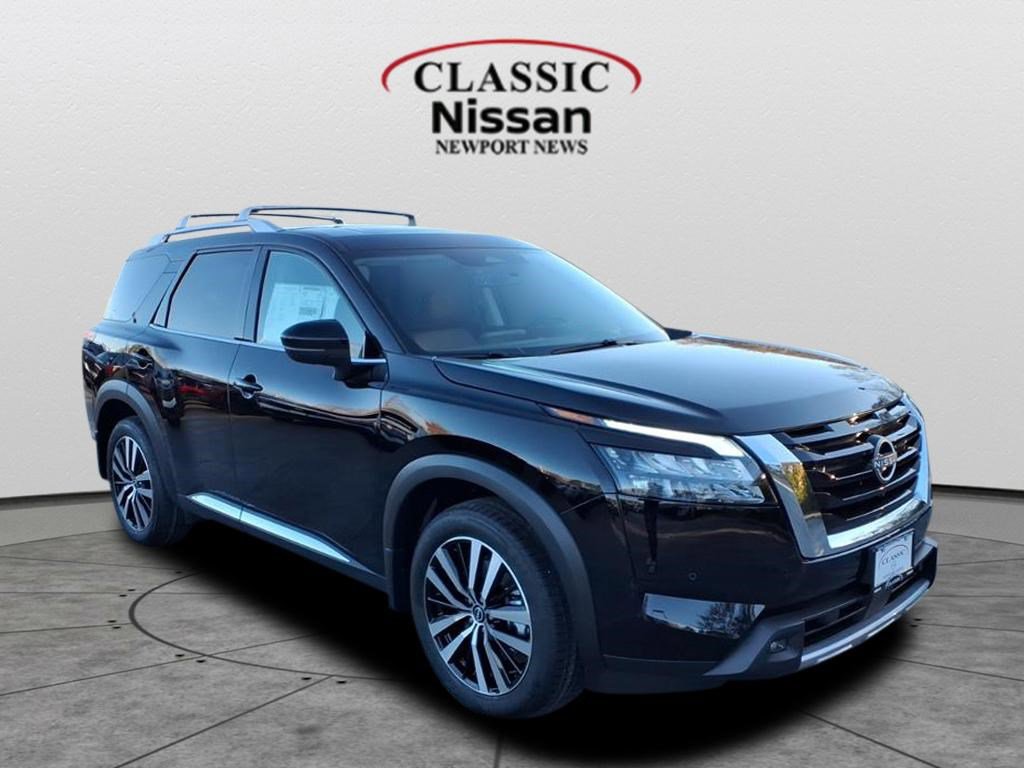 2025 Nissan Pathfinder Platinum's photo