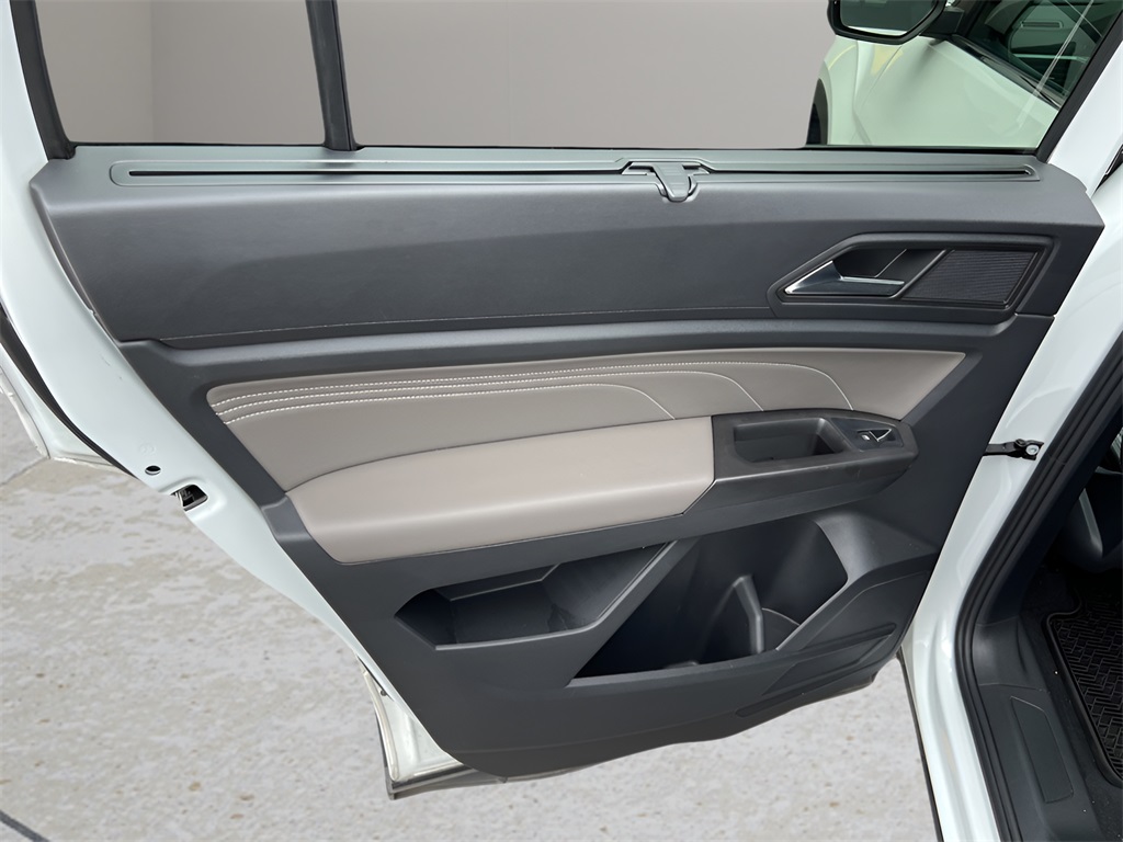 2022 Volkswagen Atlas SEL photo 25