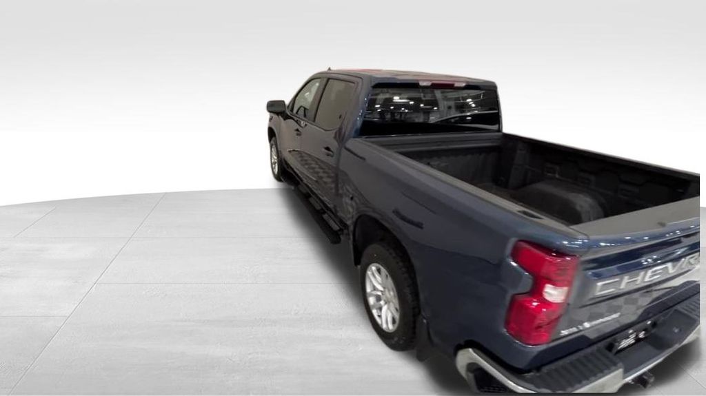 2023 Chevrolet Silverado 1500 LT photo 3
