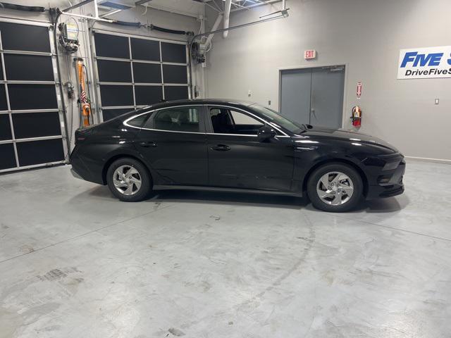 2026 Hyundai Sonata SE's photo