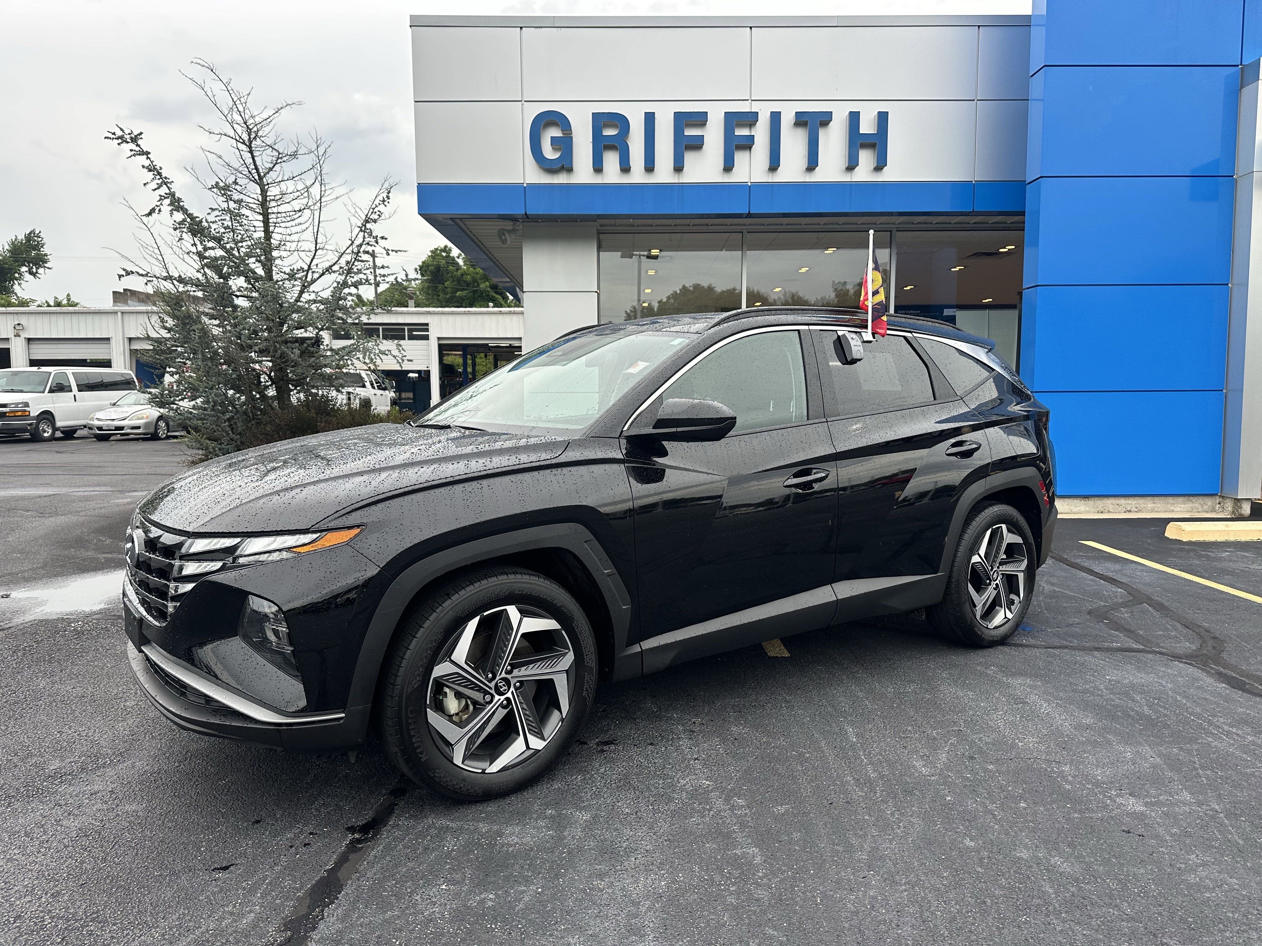 Used 2024 Black Hyundai SEL image 1