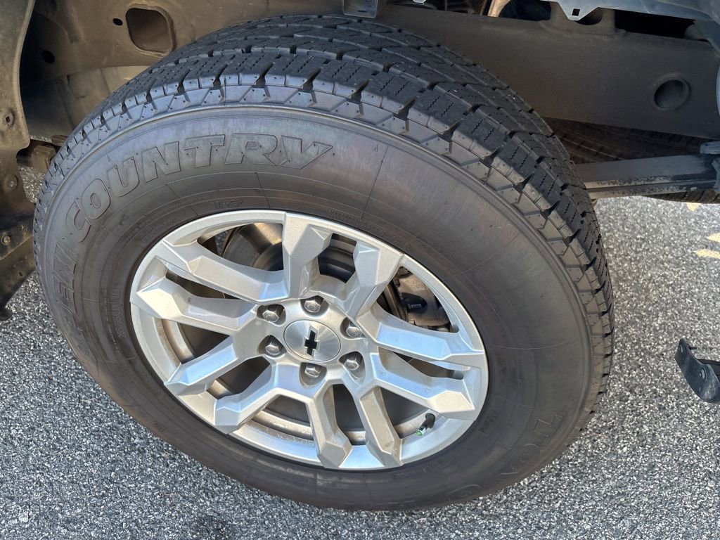 2023 Chevrolet Silverado RST photo 4