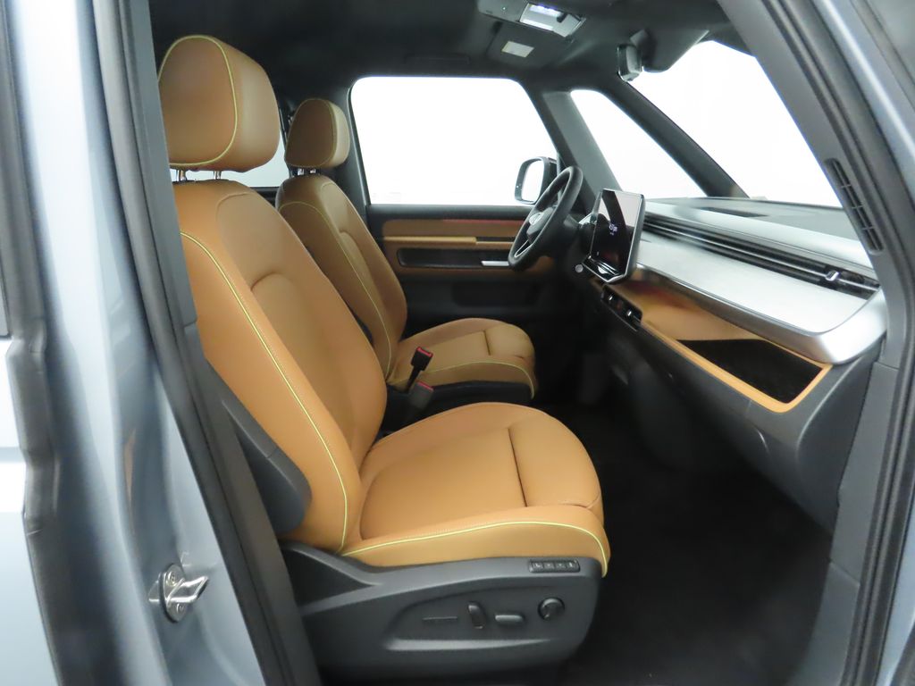 2025 Volkswagen ID. Buzz Pro Plus photo 21