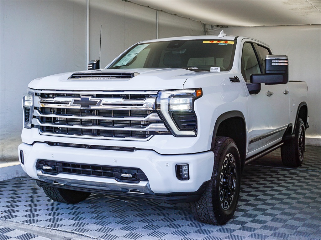 2025 Chevrolet Silverado 2500HD High Country photo 3