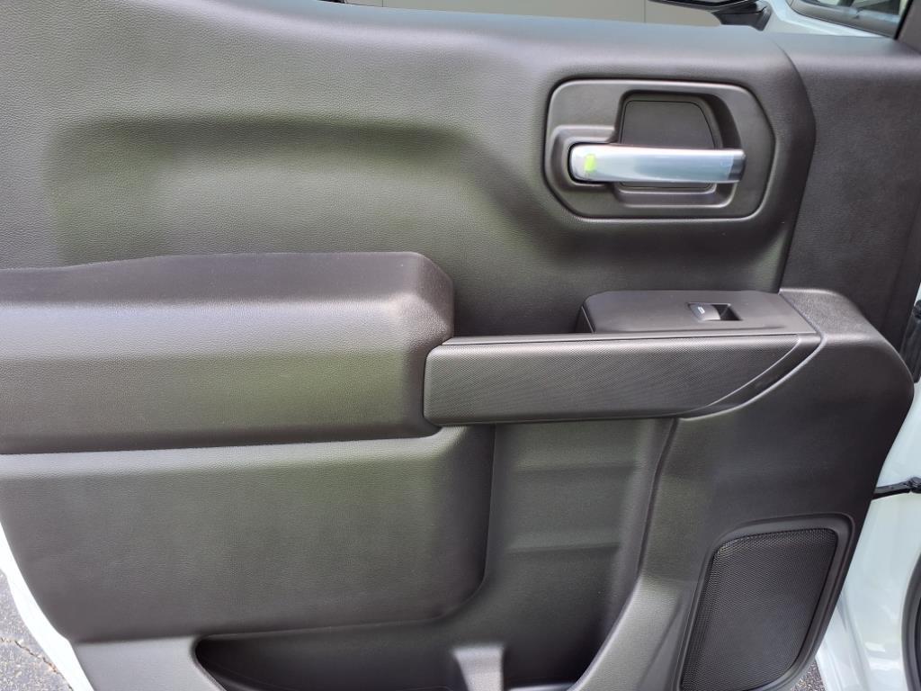 2025 Chevrolet Silverado 1500 Custom photo 9