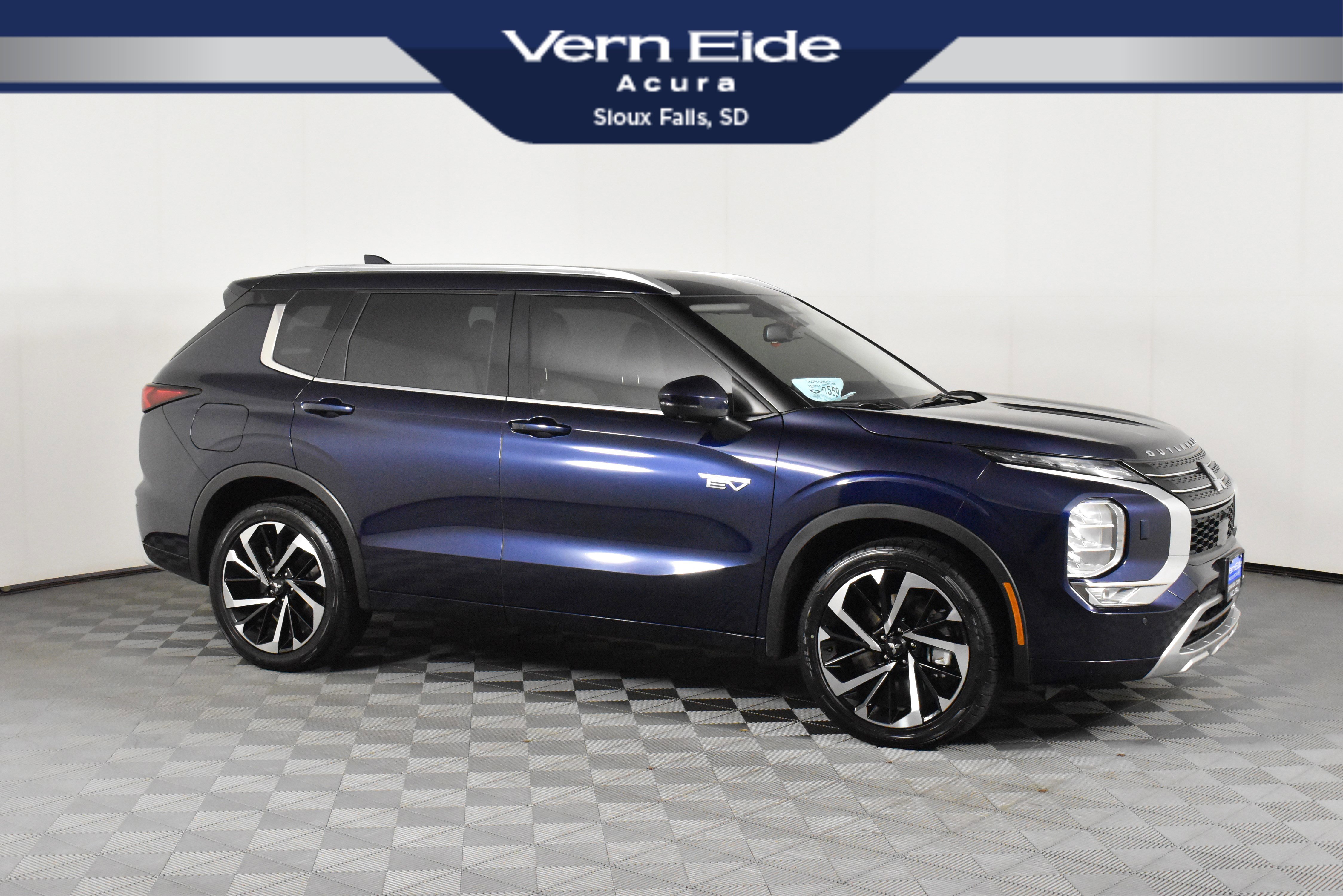 2023 Mitsubishi Outlander Plug-In Hybrid SEL's photo